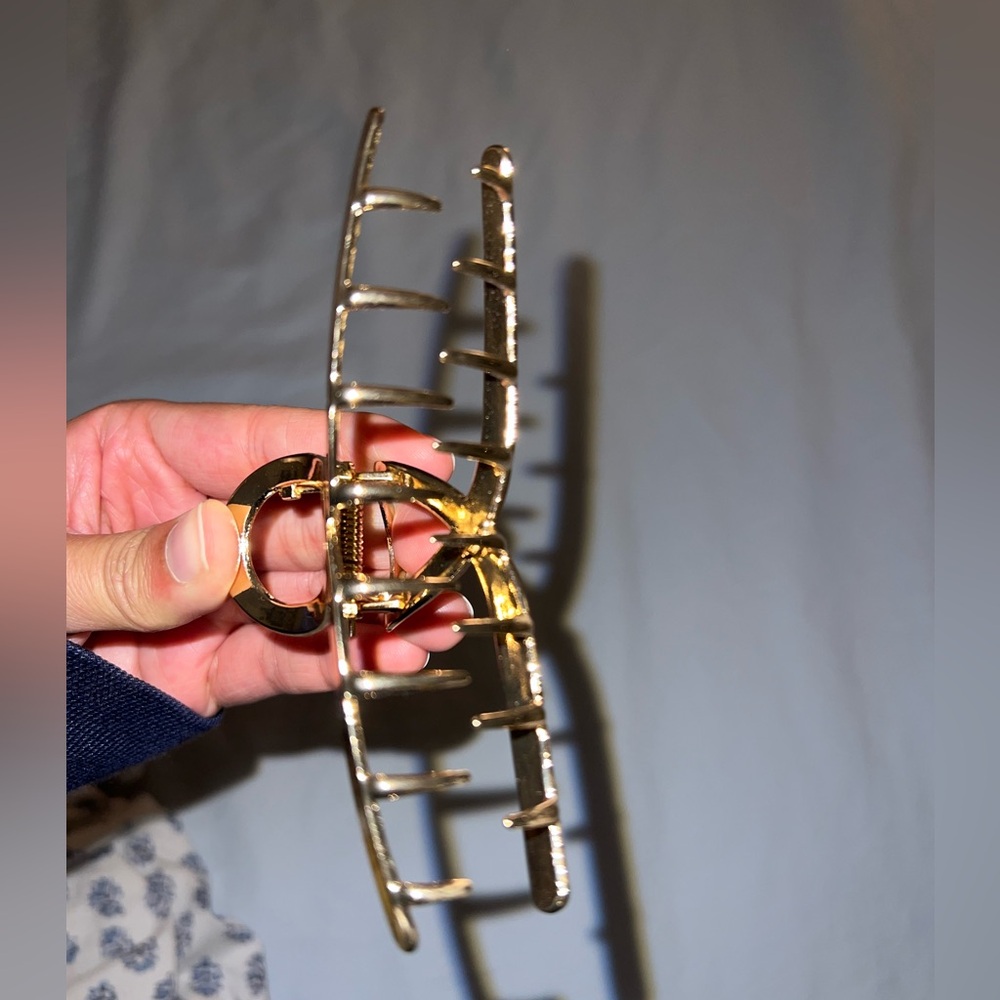 Women’s Gold Hair Claw Clip - Picture 2 of 5